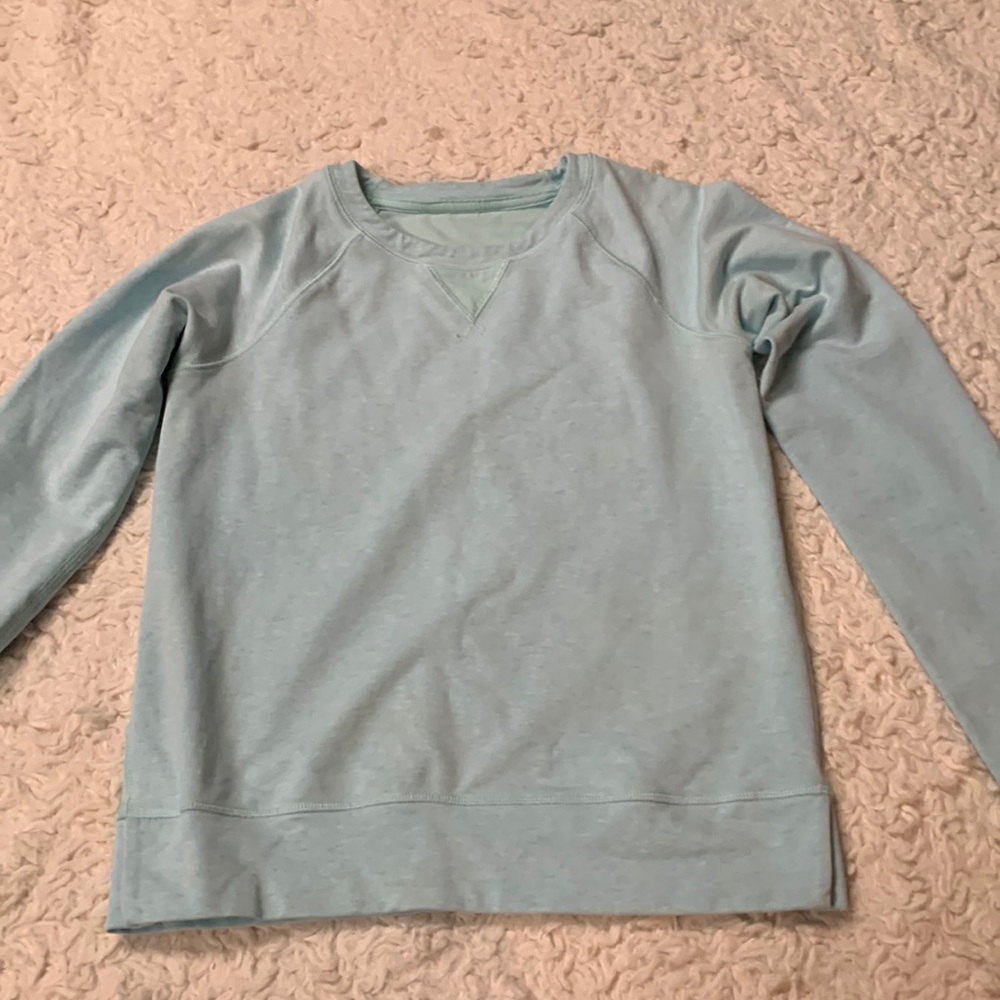 LuluLemon / Wonen’s top / Size: 4